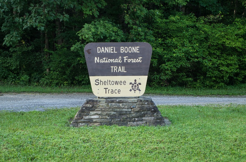 Trailhead signage01.jpg